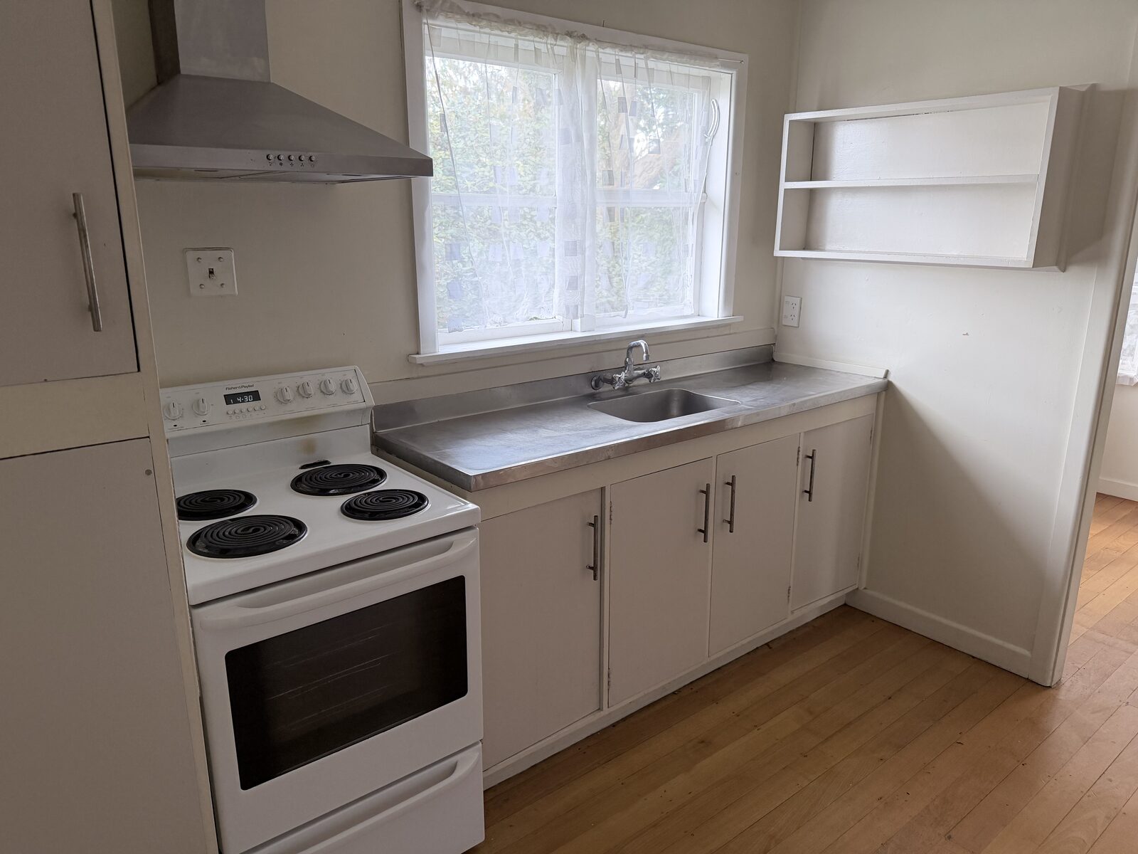 Kitchen before renovation, Auckland